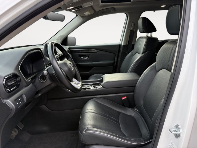 Used 2023 Honda Pilot Elite image 9
