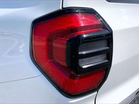 Used 2025 Toyota 4Runner SR5 AWD/4WD image 28
