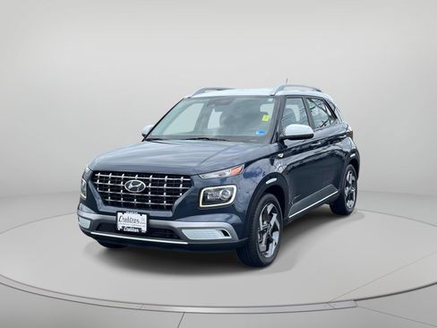 Used 2023 Hyundai Venue Limited FWD image 8