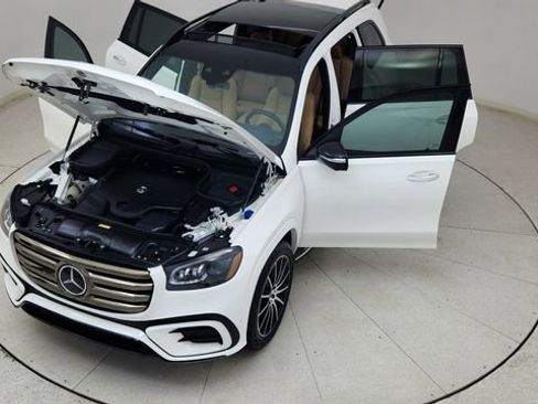 Used 2025 Mercedes-Benz GLS 450 4MATIC image 91