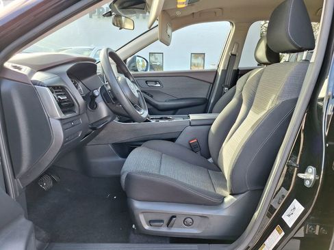 Used 2021 Nissan Rogue SV image 9