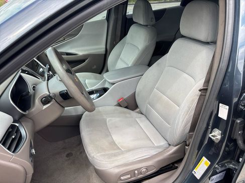 Used 2021 Chevrolet Malibu LT FWD image 17