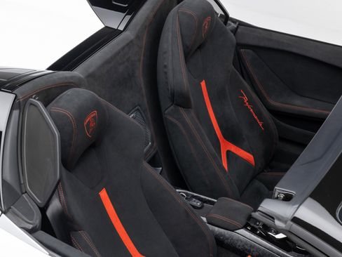 Used 2019 Lamborghini Huracan Performante AWD/4WD image 50