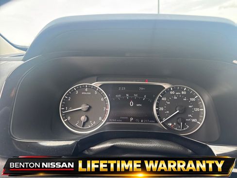 Used 2024 Nissan Pathfinder SL FWD image 14