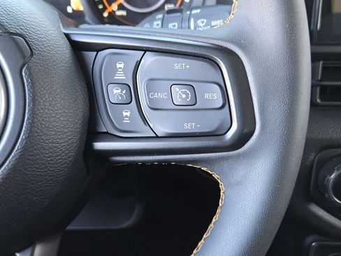 Used 2024 Jeep Wrangler Sport S image 27