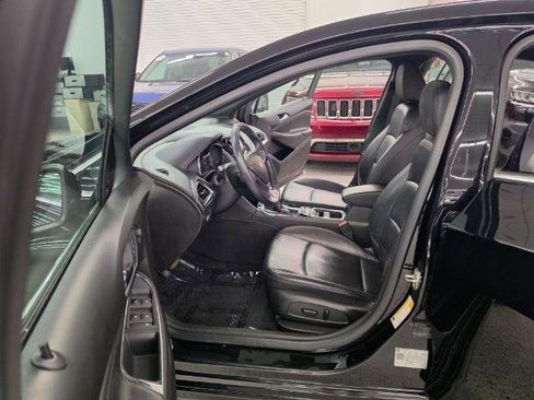 Used 2018 Chevrolet Cruze Premier FWD image 8
