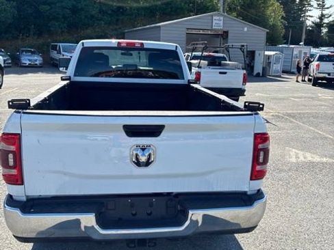 Used 2024 RAM 2500 Tradesman w/ Chrome Appearance Group AWD/4WD image 6