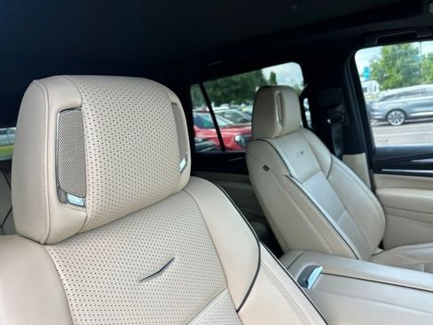 Used 2024 Cadillac Escalade Premium Luxury w/ Performance Package AWD/4WD image 15
