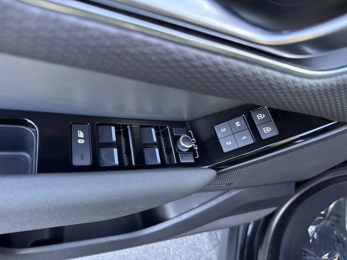 Used 2023 Land Rover Range Rover Velar R-Dynamic S image 15