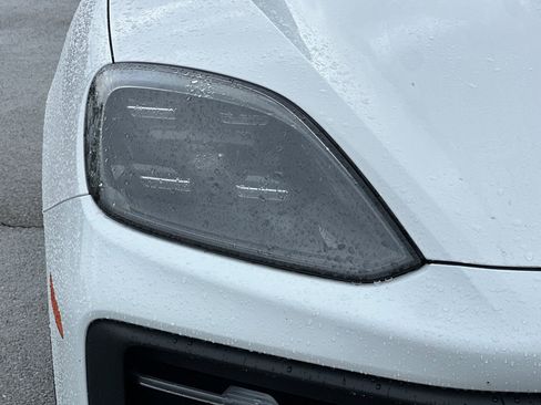 Used 2024 Porsche Cayenne image 46