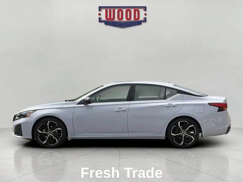 Used 2024 Nissan Altima 2.5 SR w/ SR Premium Package FWD image 4
