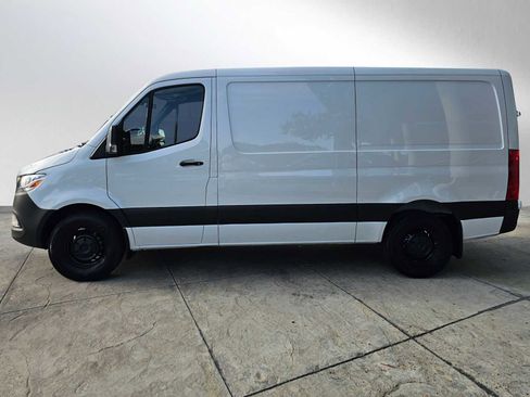 Used 2025 Mercedes-Benz Sprinter 2500 image 6