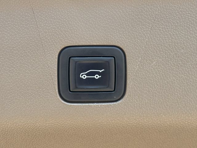 Used 2022 GMC Yukon XL Denali AWD/4WD image 31