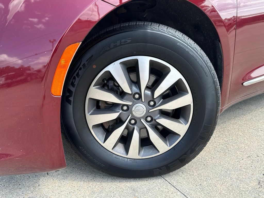 Used 2020 Chrysler Pacifica Touring-L Plus FWD image 55