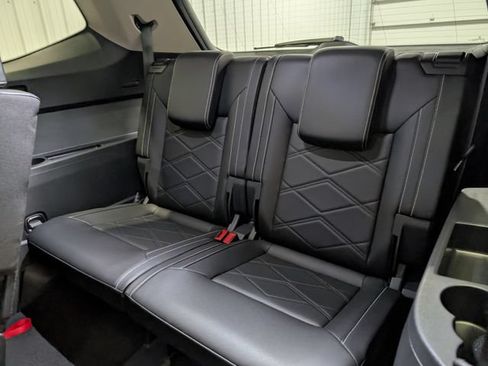 Used 2025 Volkswagen Atlas SE AWD/4WD image 10