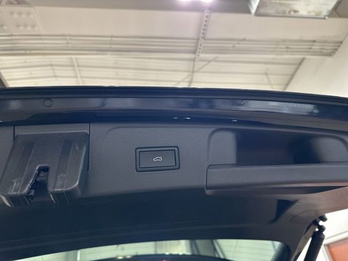 Certified 2025 Volkswagen Atlas Peak Edition SE image 35