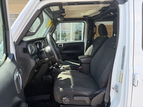 Used 2019 Jeep Wrangler Unlimited Sahara AWD/4WD image 7