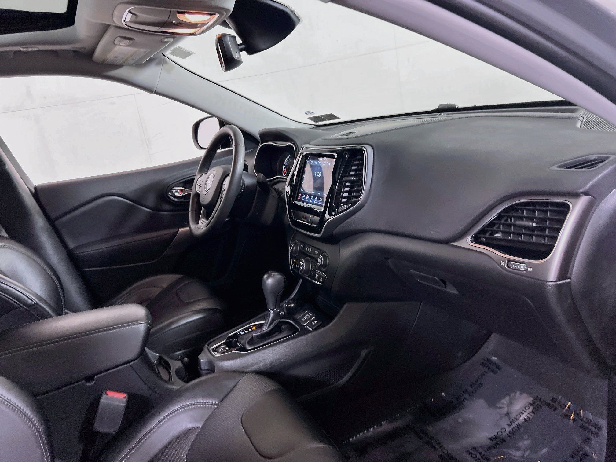 Used 2022 Jeep Cherokee Limited AWD/4WD image 28