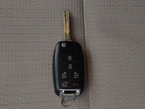 Used 2021 Kia Sedona LX FWD image 32
