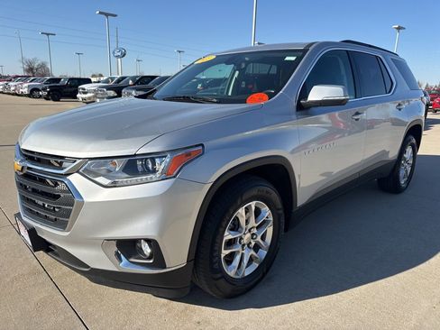 Used 2021 Chevrolet Traverse LT image 25