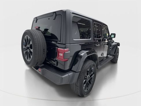 Used 2023 Jeep Wrangler Unlimited Sahara w/ Dual Top Group AWD/4WD image 7