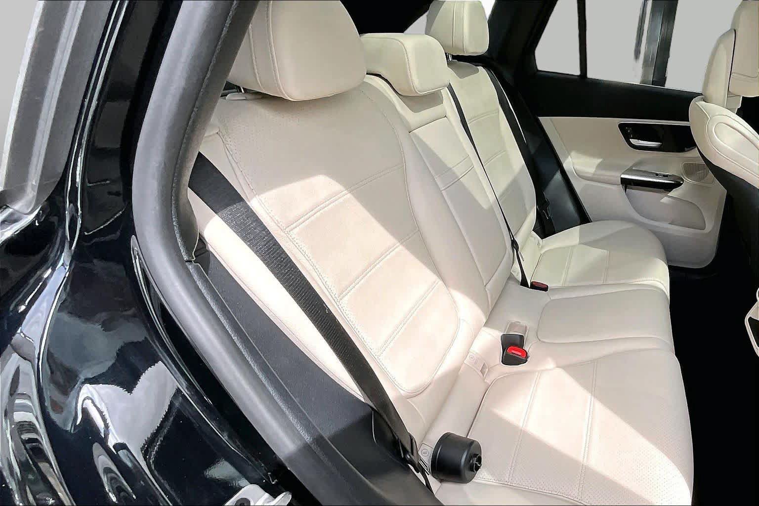 Used 2024 Mercedes-Benz GLC 300 4MATIC image 18