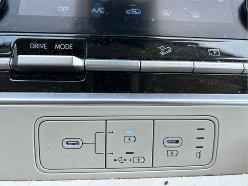 Used 2025 Hyundai Santa Fe SEL FWD image 31