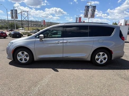 Used 2017 Chrysler Pacifica Touring-L Plus FWD image 6