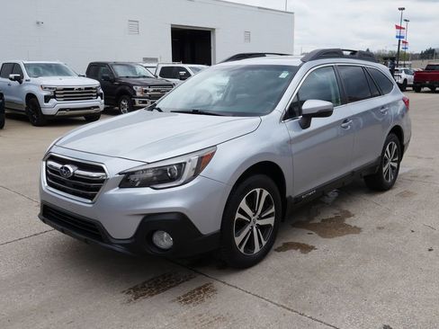 Used 2018 Subaru Outback 2.5i Limited AWD/4WD image 4