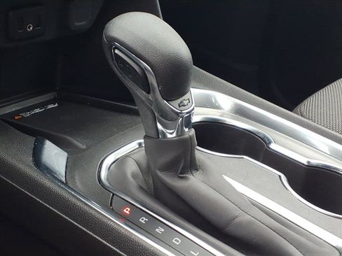 Used 2023 Chevrolet Traverse LT image 15