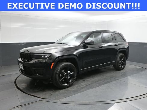 New 2025 Jeep Grand Cherokee Altitude image 1