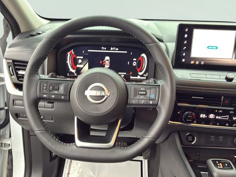 Used 2024 Nissan Rogue SL w/ SL Premium Package FWD image 19