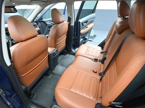 Used 2018 Nissan Rogue AWD image 36