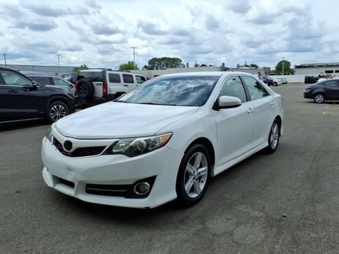 Used 2013 Toyota Camry SE FWD image 3