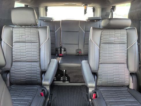 Certified 2025 Cadillac Escalade Sport Platinum w/ LPO, ONYX Package AWD/4WD image 28