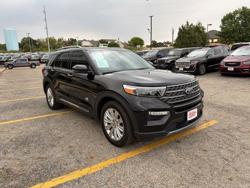 Used 2023 Ford Explorer King Ranch w/ Technology Package RWD image 3