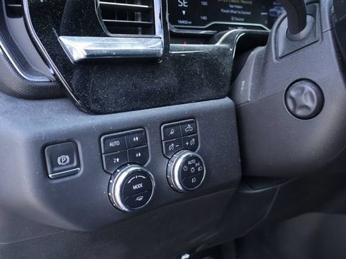 Used 2023 GMC Sierra 1500 SLT w/ SLT Premium Plus Package AWD/4WD image 22