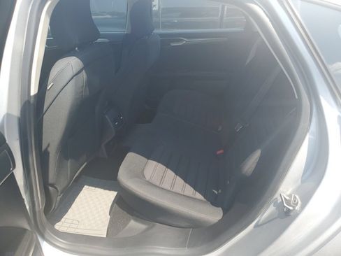 Used 2019 Ford Fusion SE FWD image 5