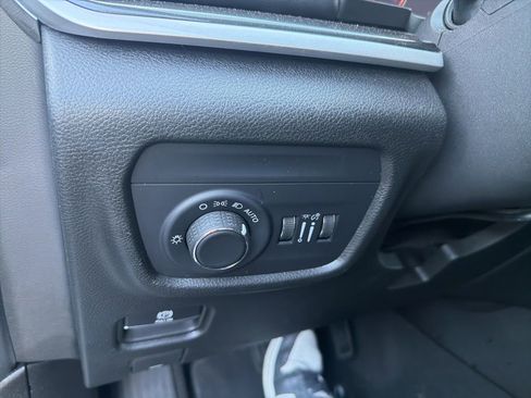 Used 2022 Jeep Grand Cherokee L Laredo w/ Luxury Tech Group I AWD/4WD image 8