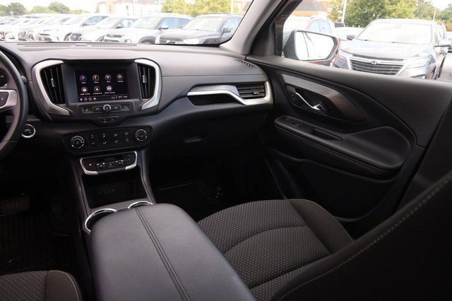 Used 2024 GMC Terrain SLE FWD image 25