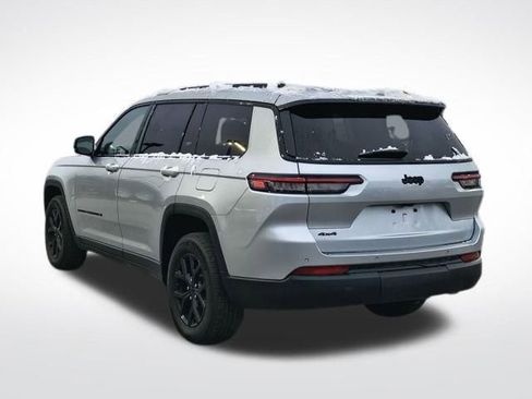 Used 2024 Jeep Grand Cherokee L Laredo image 12