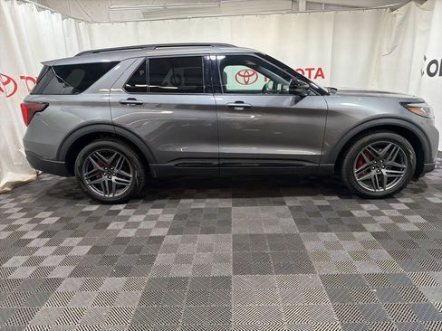 Used 2025 Ford Explorer ST image 8