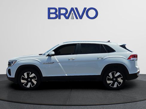 Used 2024 Volkswagen Atlas Cross Sport SE FWD image 2