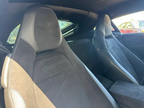 Used 2019 Aston Martin V8 Vantage Coupe RWD image 28