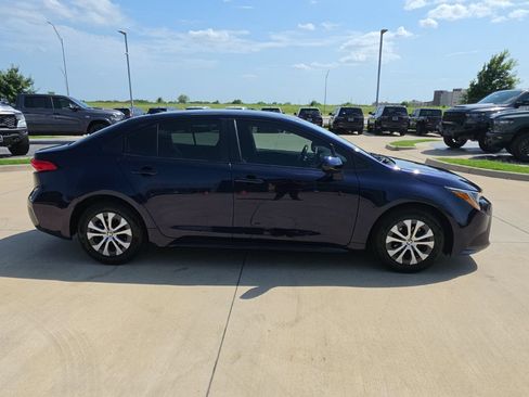 Used 2022 Toyota Corolla LE FWD image 6