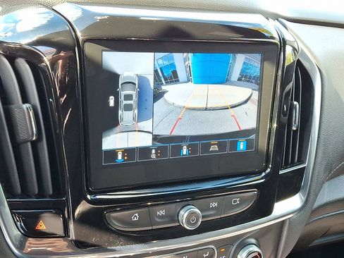 Used 2022 Chevrolet Traverse LT image 20