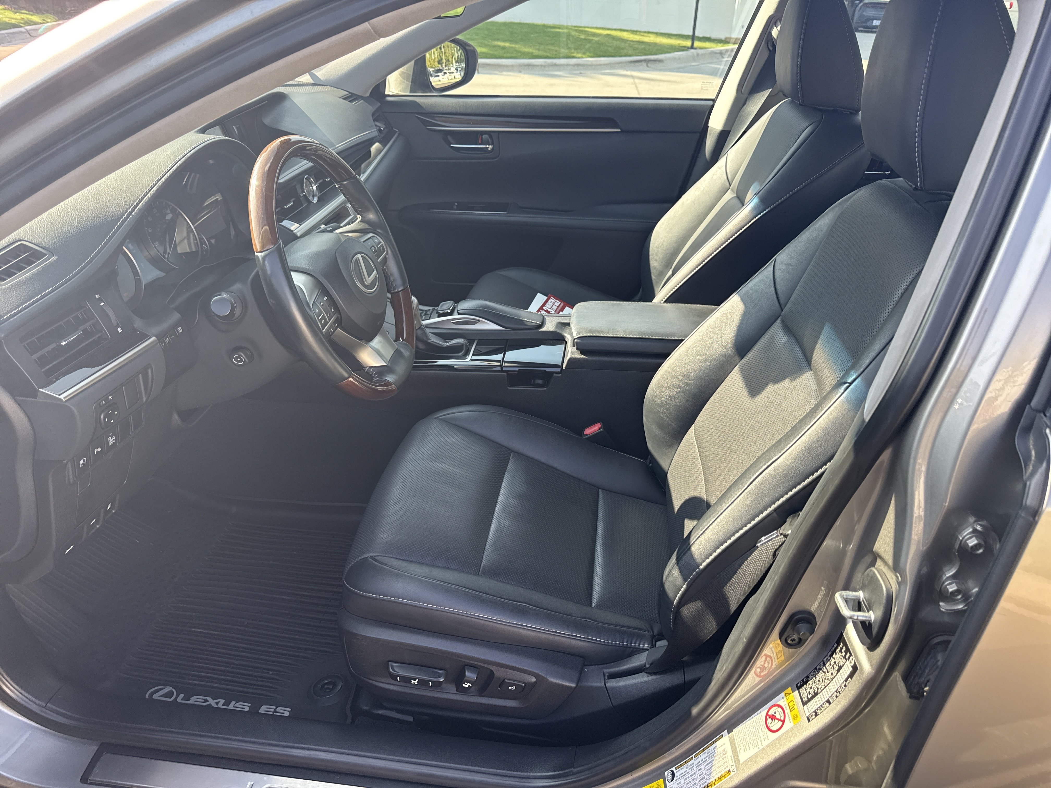 Used 2018 Lexus ES 350 w/ Navigation System Package FWD image 16