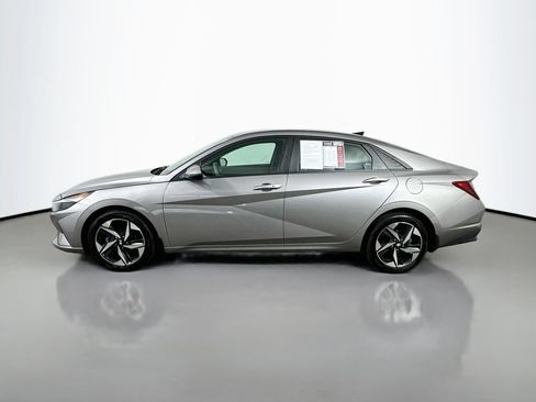 Used 2023 Hyundai Elantra SEL w/ Convenience Package FWD image 5