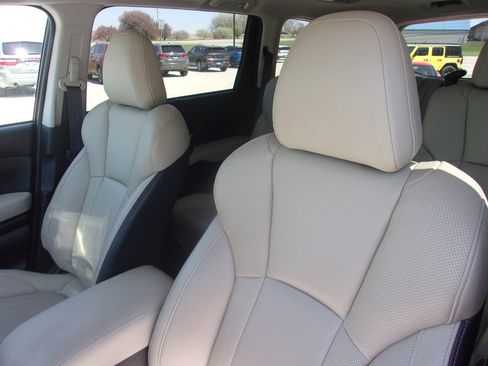 Used 2022 Subaru Ascent Limited AWD/4WD image 13