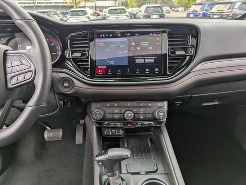 Used 2025 Dodge Durango GT AWD/4WD image 17